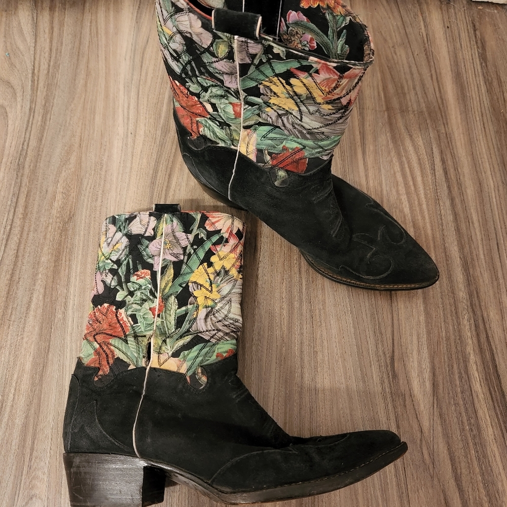 SBWE Susan bennis Warren edwards suede western boots